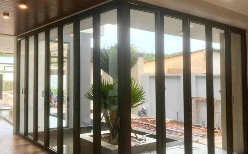 Cửa đi 6 cánh xếp trượt nhôm Xingfa báo giá chi tiết