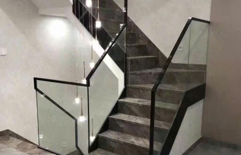 Lắp đặt cầu thang kính cường lực cao cấp tại Đà Nẵng