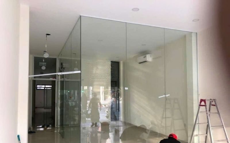Lắp đặt vách kính cường lực tại nhà GIÁ RẺ ở Đà Nẵng