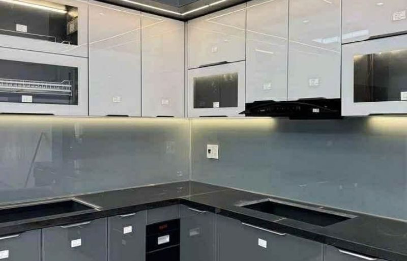 Tủ bếp inox cánh kính cường lực bảo hành lâu dài
