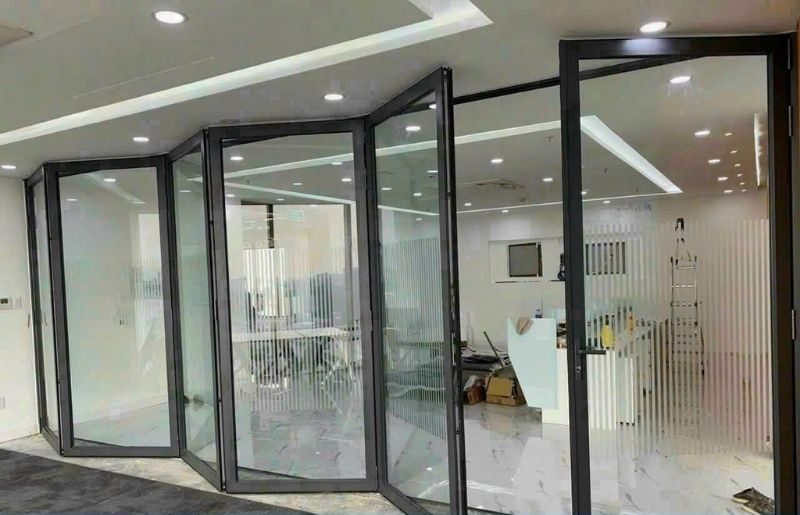 Cửa đi 6 cánh xếp trượt nhôm Xingfa báo giá chi tiết