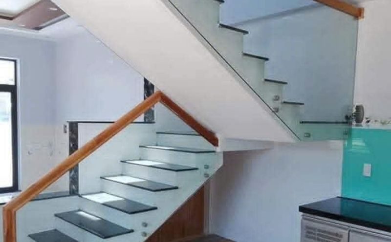 Lan can cầu thang tay vịn giả gỗ THỢ GIỎI tại Đà Nẵng