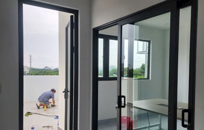 Vách nhôm xingfa kính cường lực cố định chuẩn nhất