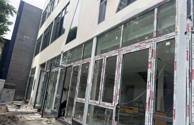 Vách kính thông tầng mặt dựng giá SIÊU RẺ tại Đà Nẵng