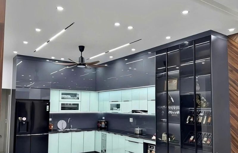 Tủ bếp nhôm hợp kim cánh kính hiện đại