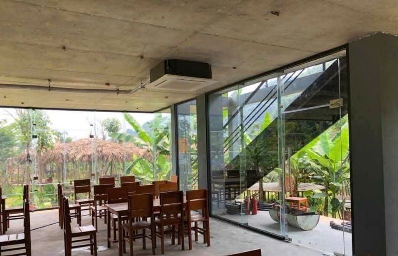 Vách kính cường lực 10ly (10mm) trắng báo giá TỐT nhất