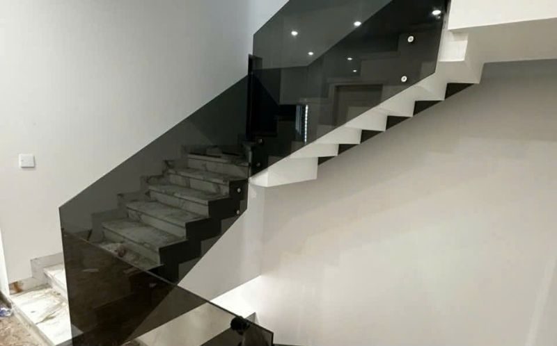 Cầu thang kính cường lực cao cấp GIÁ RẺ tại Đà Nẵng