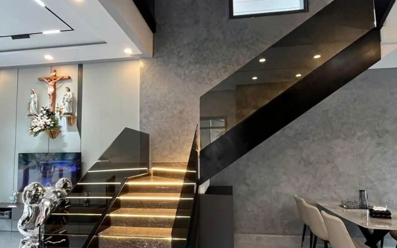 Cầu thang kính cường lực cao cấp GIÁ RẺ tại Đà Nẵng