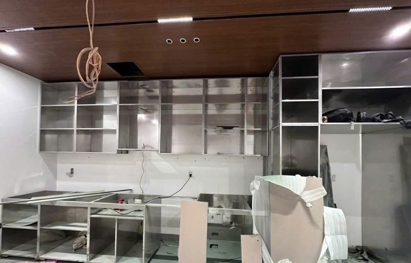 Tủ bếp inox cánh kính cường lực bảo hành lâu dài