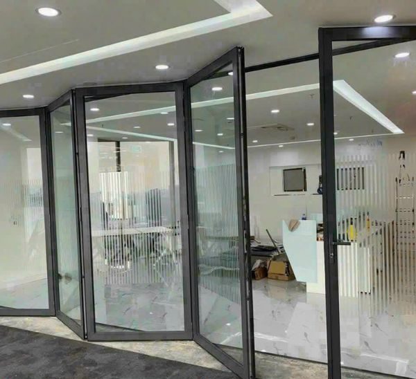 Cửa đi 6 cánh xếp trượt nhôm Xingfa báo giá chi tiết
