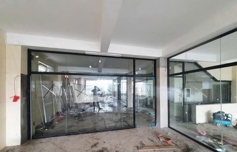 Vách nhôm xingfa kính cường lực cố định chuẩn nhất
