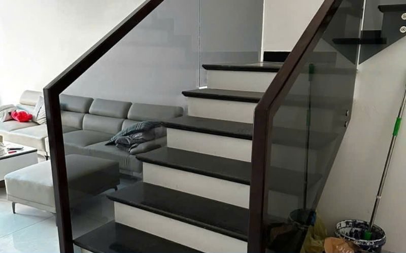 Cầu thang kính mẫu 3 GIÁ RẺ & THỢ GIỎI tại Đà Nẵng