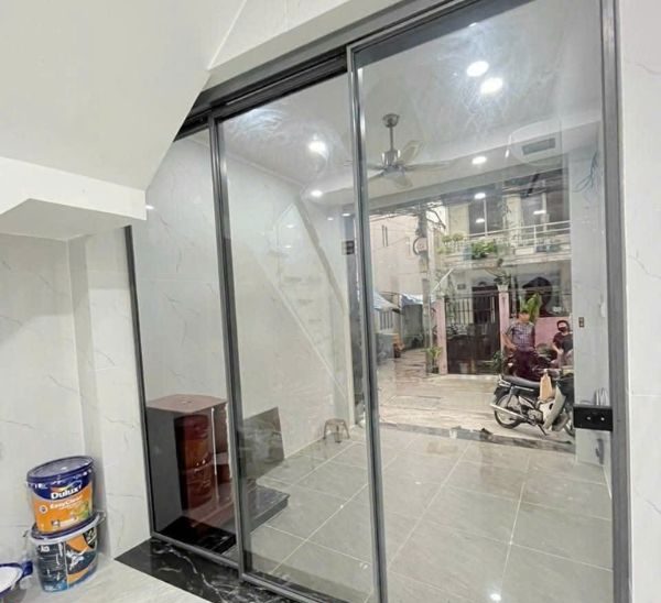 Cửa trượt slim 3 cánh trên 3 rây qua lại tại Đà Nẵng