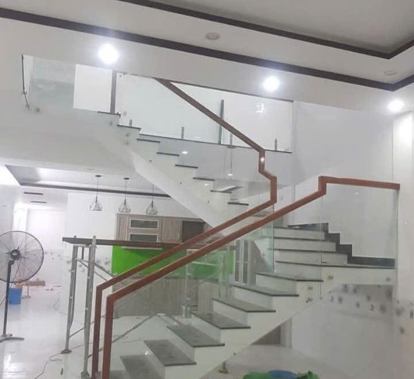 Lan can cầu thang tay vịn giả gỗ THỢ GIỎI tại Đà Nẵng