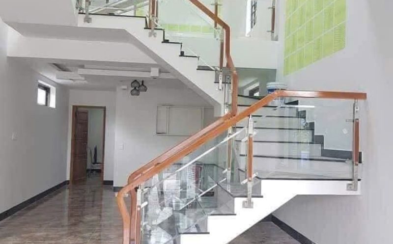 Lan can cầu thang tay vịn giả gỗ THỢ GIỎI tại Đà Nẵng