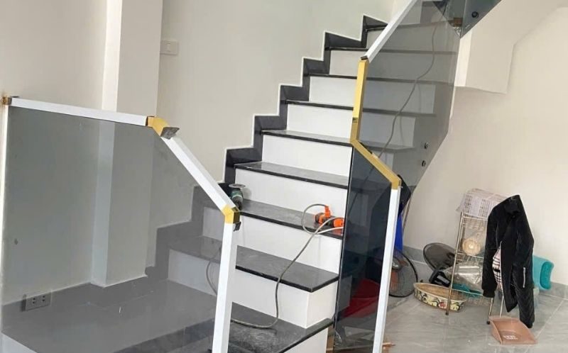 Cầu thang kính mẫu 4 THỢ GIỎI giá rẻ tại Đà Nẵng