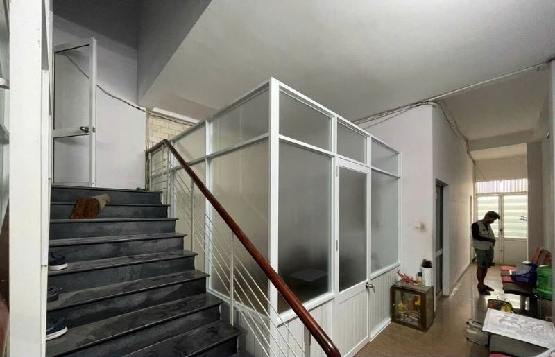 Lắp đặt vách kính cường lực tại nhà GIÁ RẺ ở Đà Nẵng