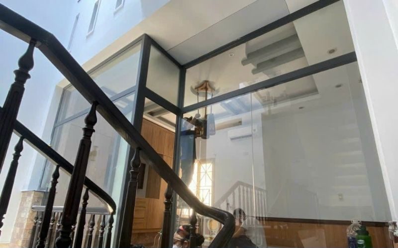 Lắp đặt vách kính cường lực tại nhà GIÁ RẺ ở Đà Nẵng