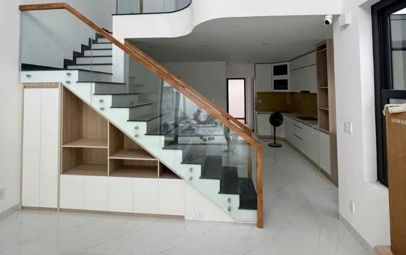 Cầu thang kính mẫu 4 THỢ GIỎI giá rẻ tại Đà Nẵng