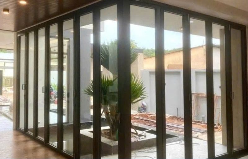 Cửa đi 6 cánh xếp trượt nhôm Xingfa báo giá chi tiết