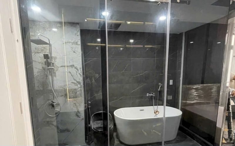 Lắp đặt vách kính cường lực tại nhà GIÁ RẺ ở Đà Nẵng