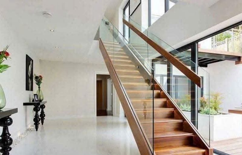 Cầu thang kính cường lực cao cấp GIÁ RẺ tại Đà Nẵng