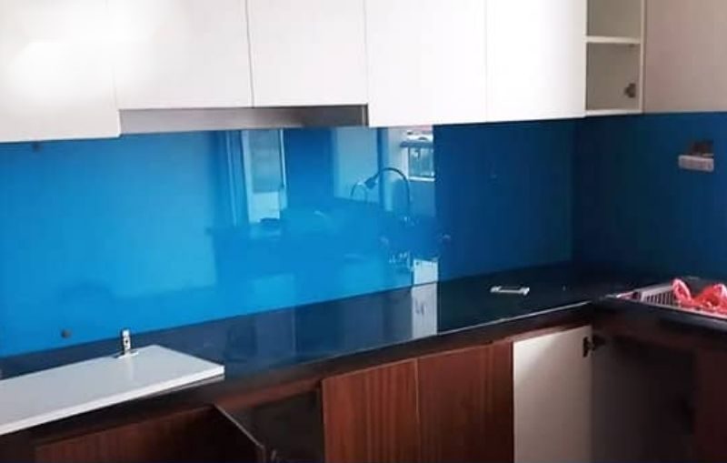 Các kính ốp bếp màu xanh biển đẹp nhất