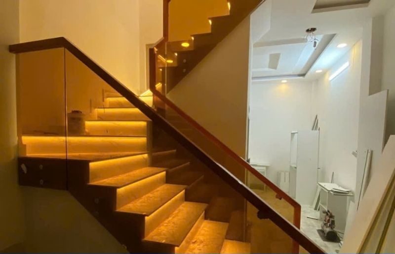 Lắp đặt cầu thang kính cường lực cao cấp tại Đà Nẵng