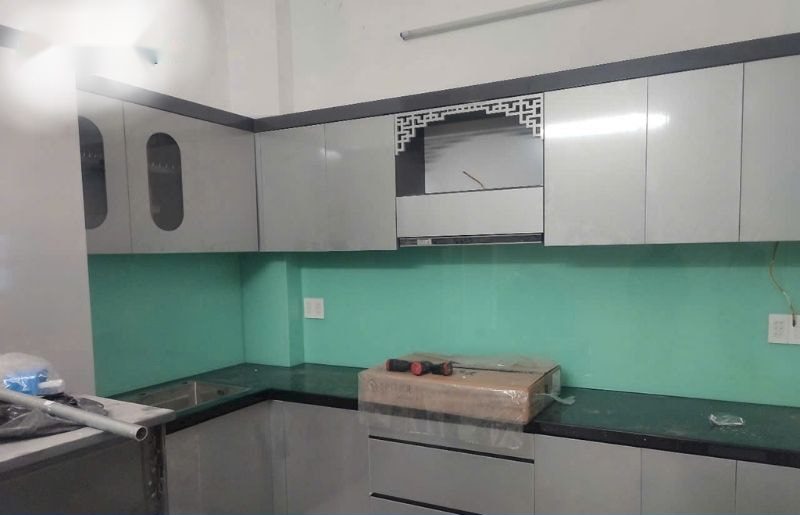 Kính bếp xanh ngọc