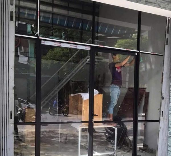 Lắp đặt vách kính cường lực tại nhà GIÁ RẺ ở Đà Nẵng