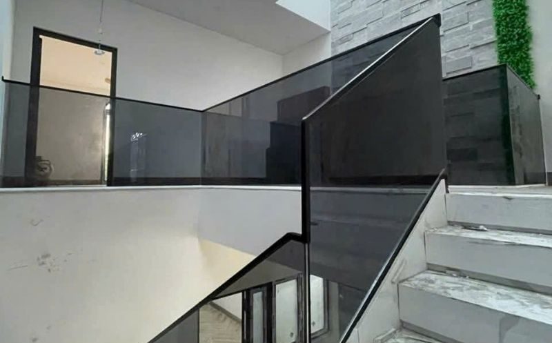 Lắp đặt cầu thang kính cường lực cao cấp tại Đà Nẵng