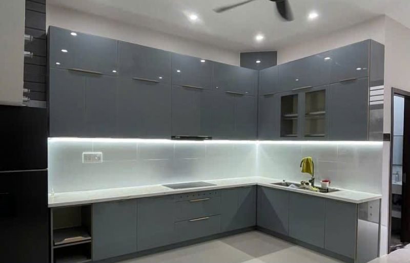 Tủ bếp nhôm hợp kim cánh kính hiện đại